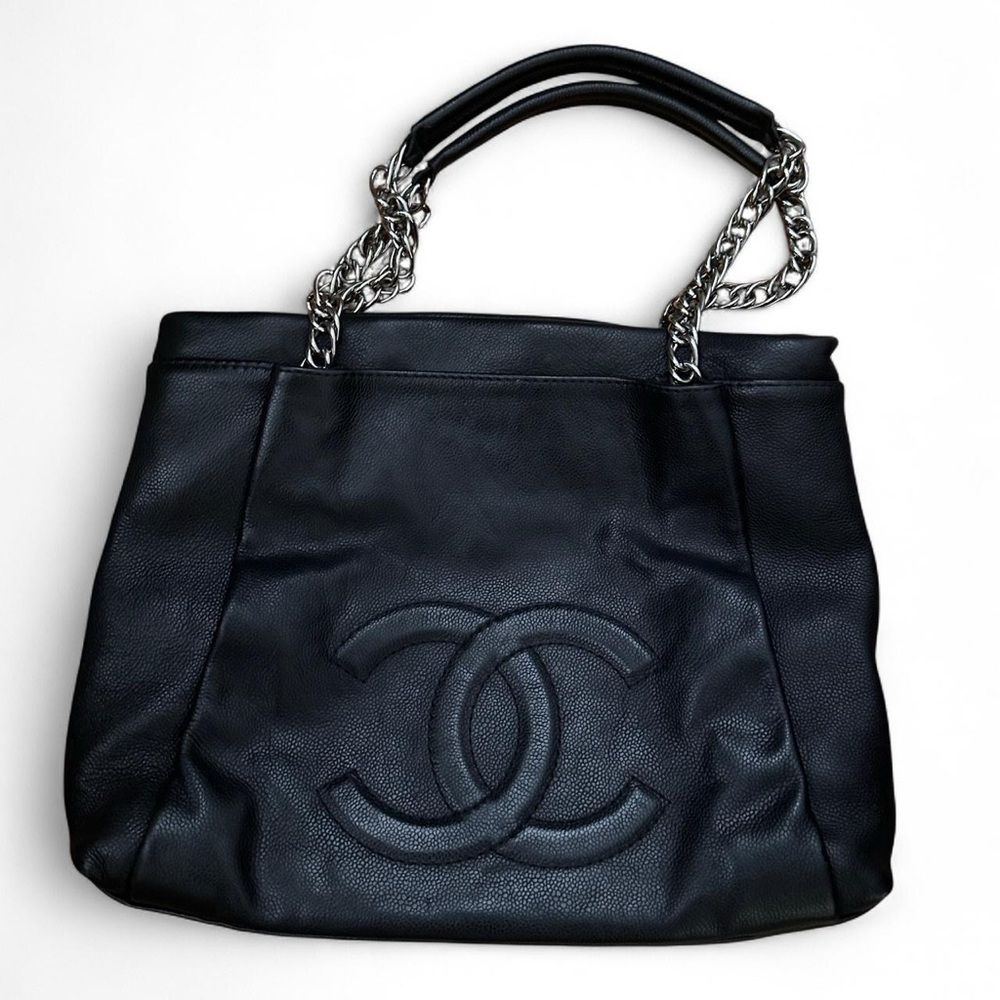 CHANEL Black Leather Shoulder Bag with Silver Chain